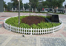 PVC常規(guī)草坪護欄